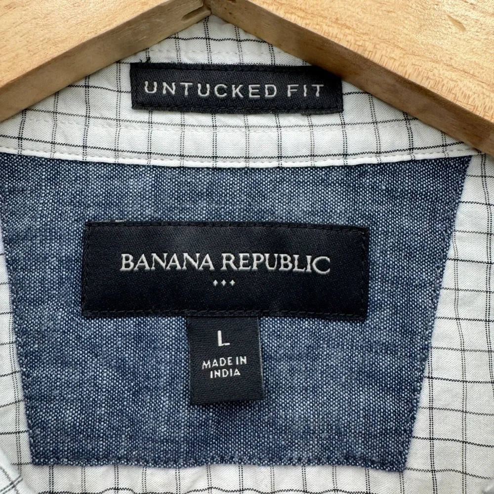 Banana Republic Untucked Fit Button Shirt Mens L White Grid Long Sleeve Casual
